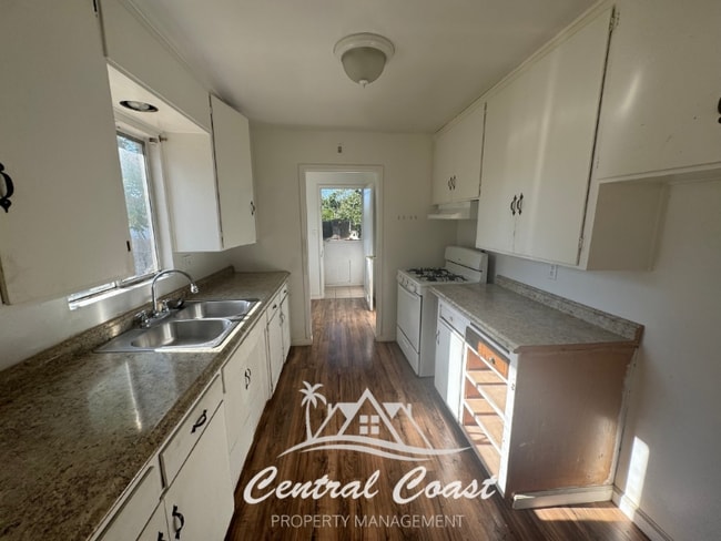 0 E Foster Rd in Santa Maria, CA - Foto de edificio - Building Photo