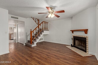 7977 W Wacker Rd in Peoria, AZ - Foto de edificio - Building Photo