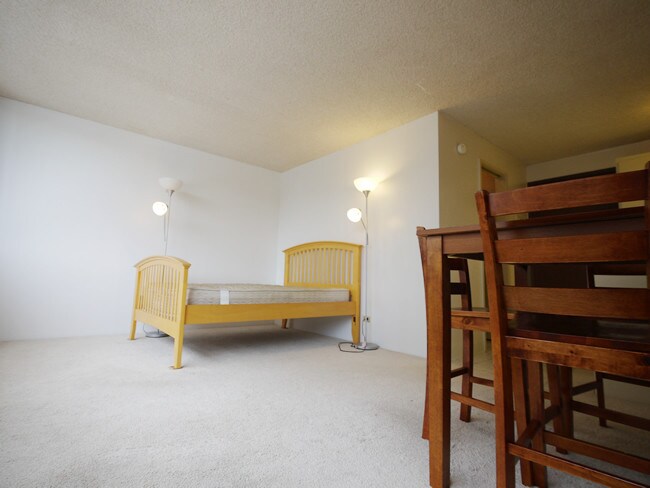 1560 Kanunu St in Honolulu, HI - Building Photo