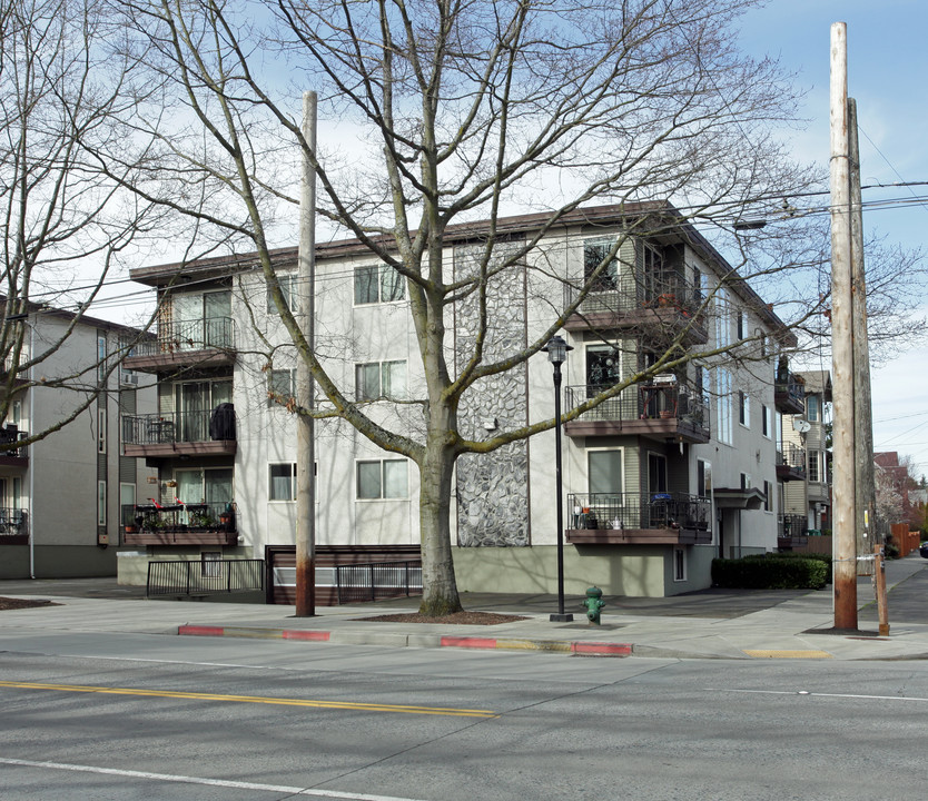 Minty Apts And Gilmar Apartments in Seattle, WA - Building Photo