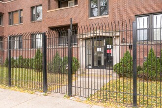 5301 W Washington Blvd in Chicago, IL - Foto de edificio - Building Photo