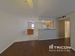 6112 Granada Cir in Las Vegas, NV - Building Photo - Building Photo