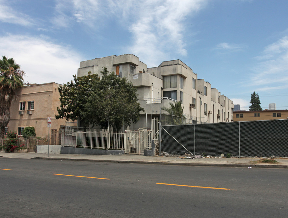 Harris Apartments in Los Angeles, CA - Building Photo