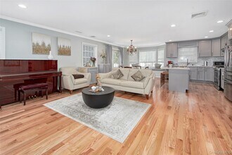 130 Wappanocca Ave in Rye, NY - Building Photo - Building Photo