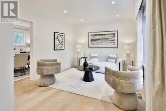 1316 Cambridge Dr in Oakville, ON - Building Photo - Building Photo