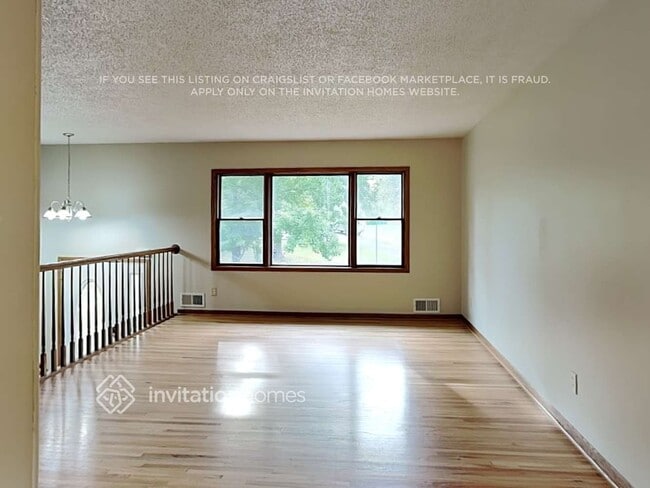 2457 Spruce Pl in White Bear Lake, MN - Building Photo - Building Photo