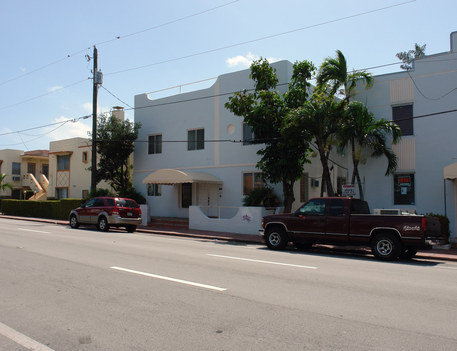 7920 Harding Ave in Miami Beach, FL - Building Photo