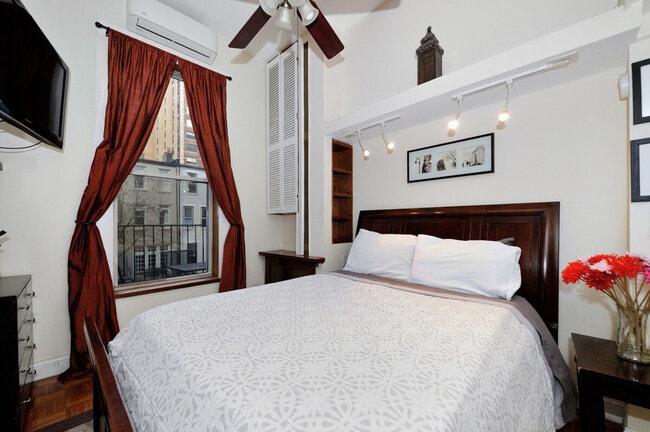 200 Central Prk W in New York, NY - Building Photo - Building Photo