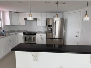 1301 NE Miami Gardens Dr, Unit 605W in Miami, FL - Building Photo - Building Photo