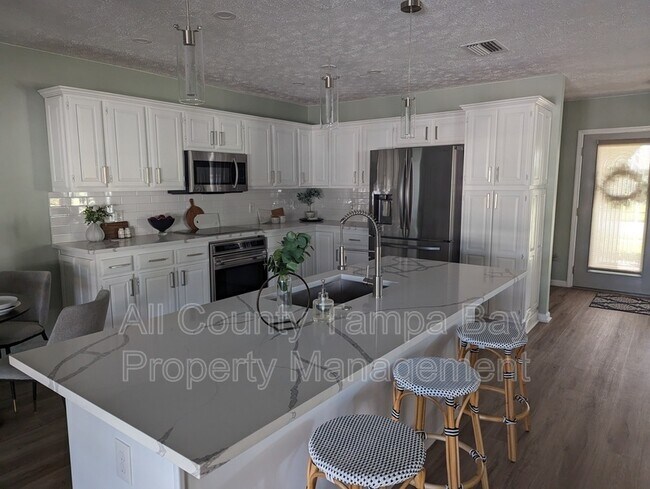 3931 Venetian Way in Tampa, FL - Building Photo - Building Photo