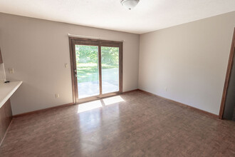 306 W Briarwood Ln in Columbia, MO - Building Photo - Building Photo