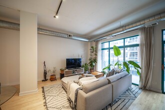 910 W Madison St in Chicago, IL - Building Photo - Building Photo