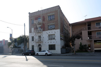 1727 S Vermont Ave in Los Angeles, CA - Foto de edificio - Building Photo
