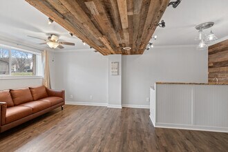 815 Lake Glen Ln, Unit Large, Studio basement in Knoxville, TN - Foto de edificio - Building Photo