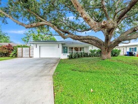 4021 21st Ave N in St. Petersburg, FL - Building Photo