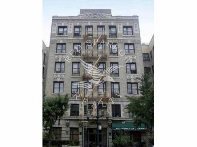 131 W 110th St-Unit -2D in New York, NY - Building Photo