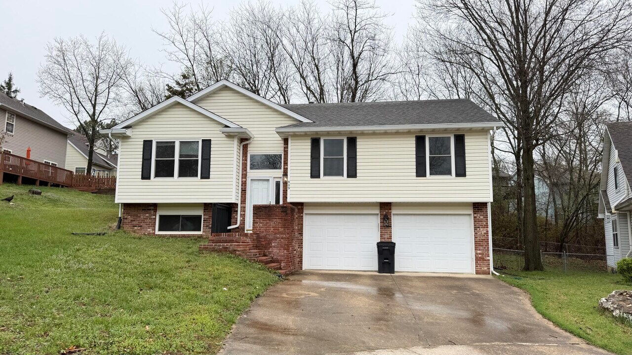 809 Timbers Ct in Columbia, MO - Building Photo