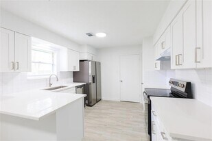 2510 Straight Creek Dr in Houston, TX - Building Photo