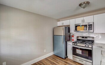 412 S Charleston Ave in Lawnside, NJ - Foto de edificio - Building Photo