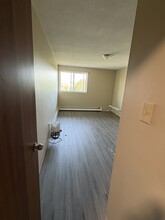 77 Brybeck Cres in Kitchener, ON - Building Photo - Building Photo