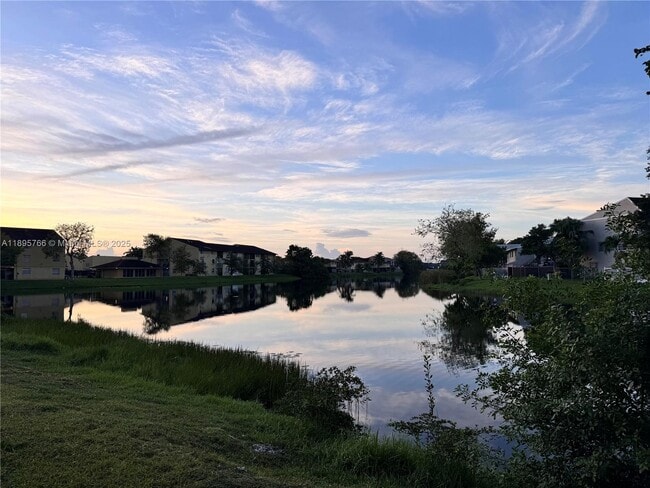 15560 SW 80th St in Miami, FL - Foto de edificio - Building Photo