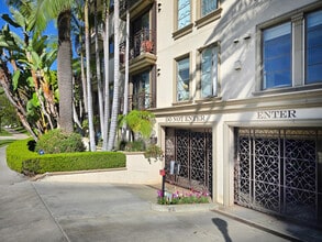10795 Wilshire Blvd in Los Angeles, CA - Building Photo - Building Photo