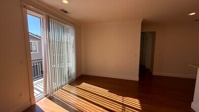 3408 Fostoria Way, Unit 421 in Danville, CA - Foto de edificio - Building Photo