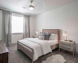 13958 Cottingham Rd in Houston, TX - Foto de edificio - Building Photo