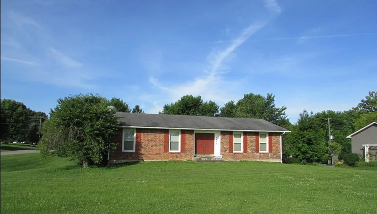 1677 Hutcherson Ln in Elizabethtown, KY - Building Photo