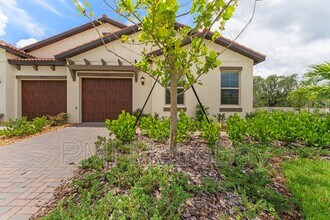 17558 Holly Wl Ave in Wimauma, FL - Building Photo - Building Photo