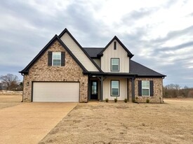 200 Hughetta St in Somerville, TN - Building Photo