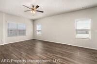 2703A Sidney St photo'