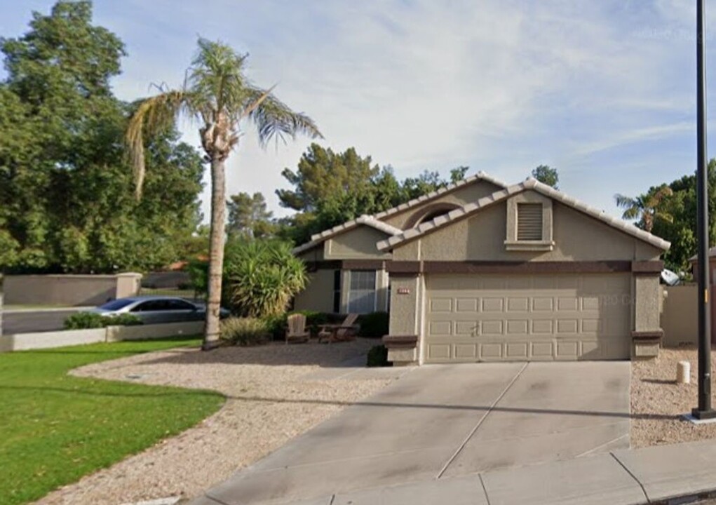 1353 N Malibu Ln in Gilbert, AZ - Building Photo