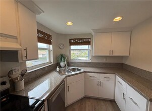 190 Pebble Beach Blvd in Naples, FL - Foto de edificio - Building Photo