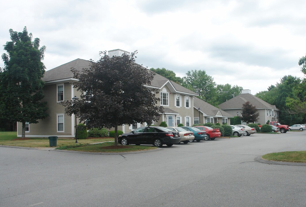 280-283 Haverhill St in Rowley, MA - Foto de edificio