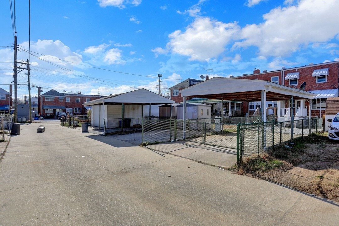 2857 Plainfield Rd in Dundalk, MD - Building Photo