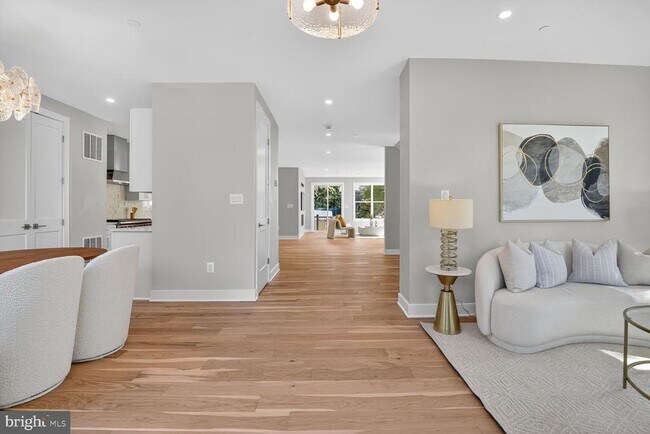 5310 Cathedral Ave NW in Washington, DC - Building Photo - Building Photo