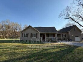 2404 Pine Ln in Clayton, NC - Building Photo