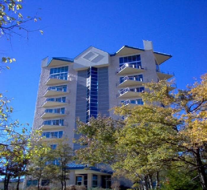 Diamond Pointe Condominium & Yacht Club in Denison, TX - Foto de edificio