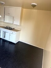 10215 California Ave, Unit E in South Gate, CA - Foto de edificio - Building Photo
