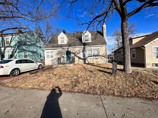 1710 Laramie St in Manhattan, KS - Foto de edificio - Building Photo