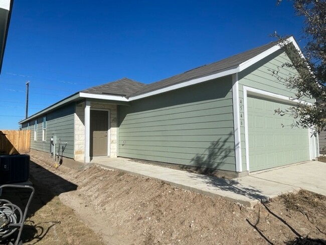 4546 Zoe Pass in San Antonio, TX - Building Photo - Building Photo