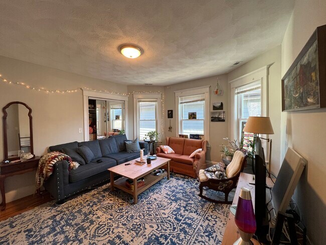 307 Highland Ave in Somerville, MA - Foto de edificio - Building Photo