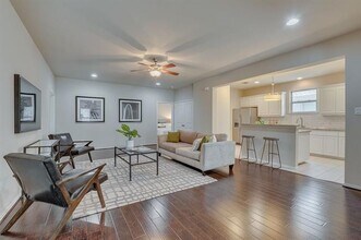 2536 S University Dr in Fort Worth, TX - Foto de edificio - Building Photo