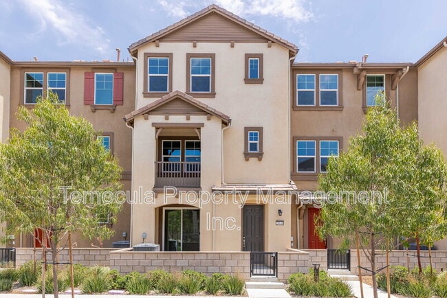 property at 28048 Oakdale Dr