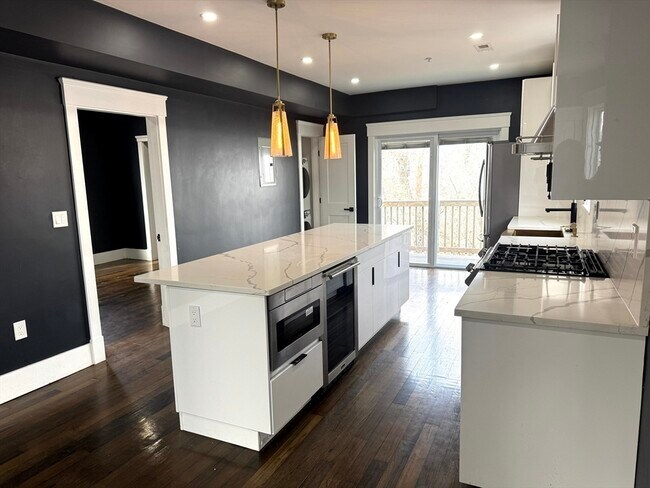 567 Park St in Boston, MA - Building Photo - Building Photo