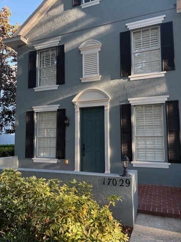 17029 Dorman Rd in Lithia, FL - Foto de edificio