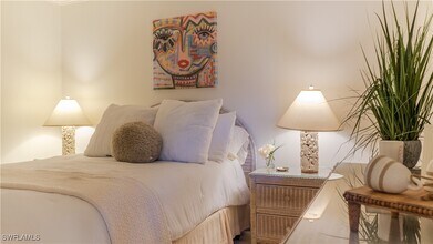 265 Deerwood Cir in Naples, FL - Foto de edificio - Building Photo