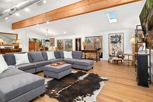 1158 N Sunset Dr in Fayetteville, AR - Building Photo