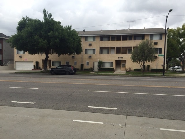 Victory Blvd Apartments in Burbank, CA - Foto de edificio - Building Photo